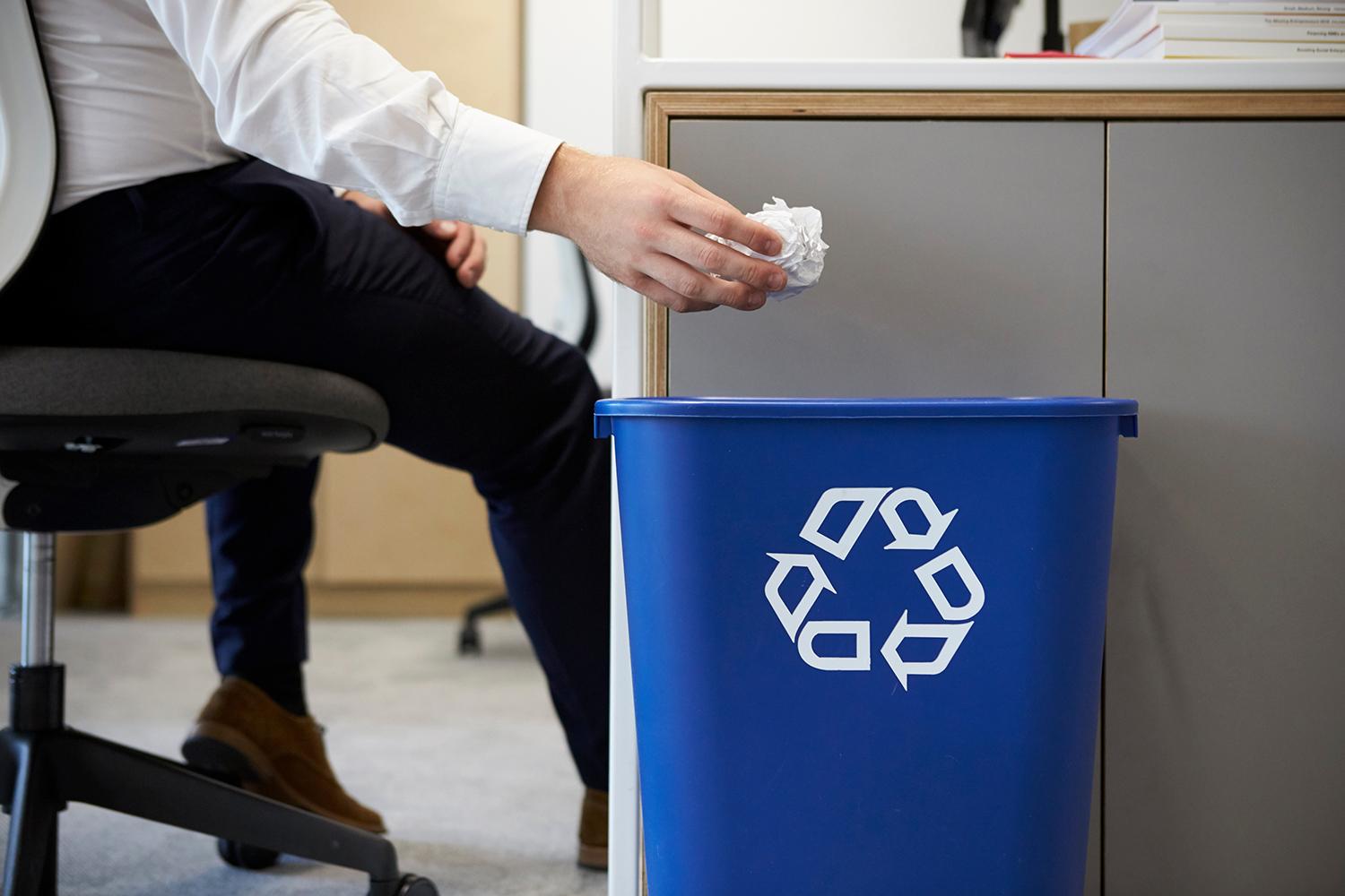 Photo: Deskside recycling bin