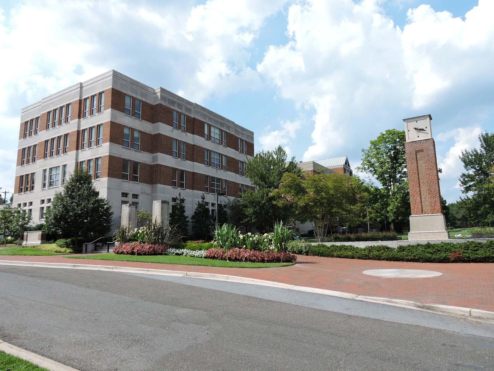 VAN MUNCHING HALL