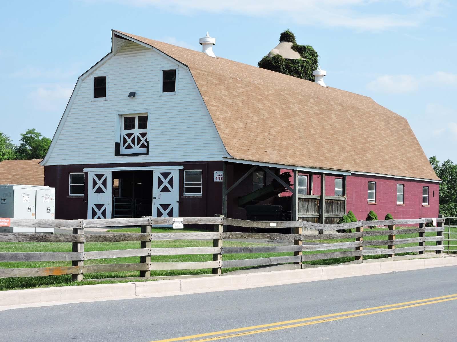 CATTLE BARN