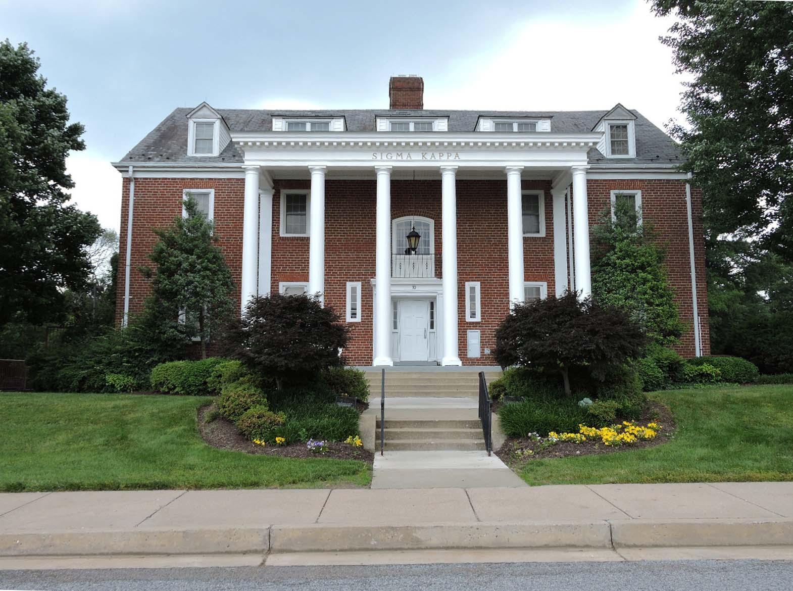 GREEK HOUSE 10