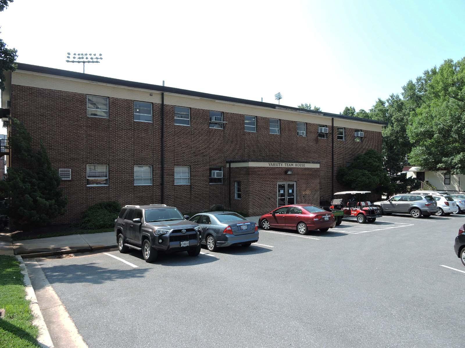VARSITY SPORTS TEAMHOUSE