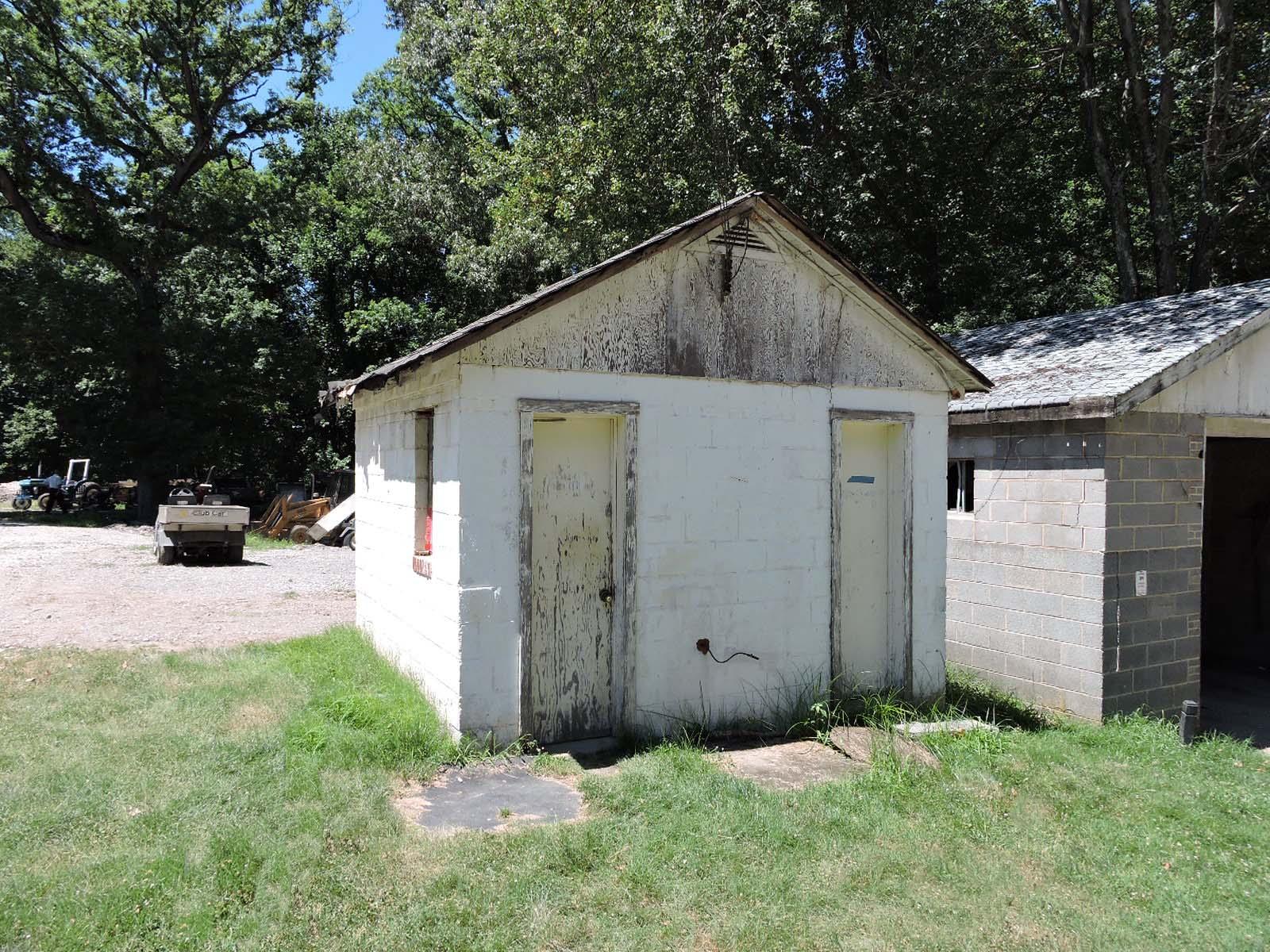 GOLF COURSE TOILET FACILITY