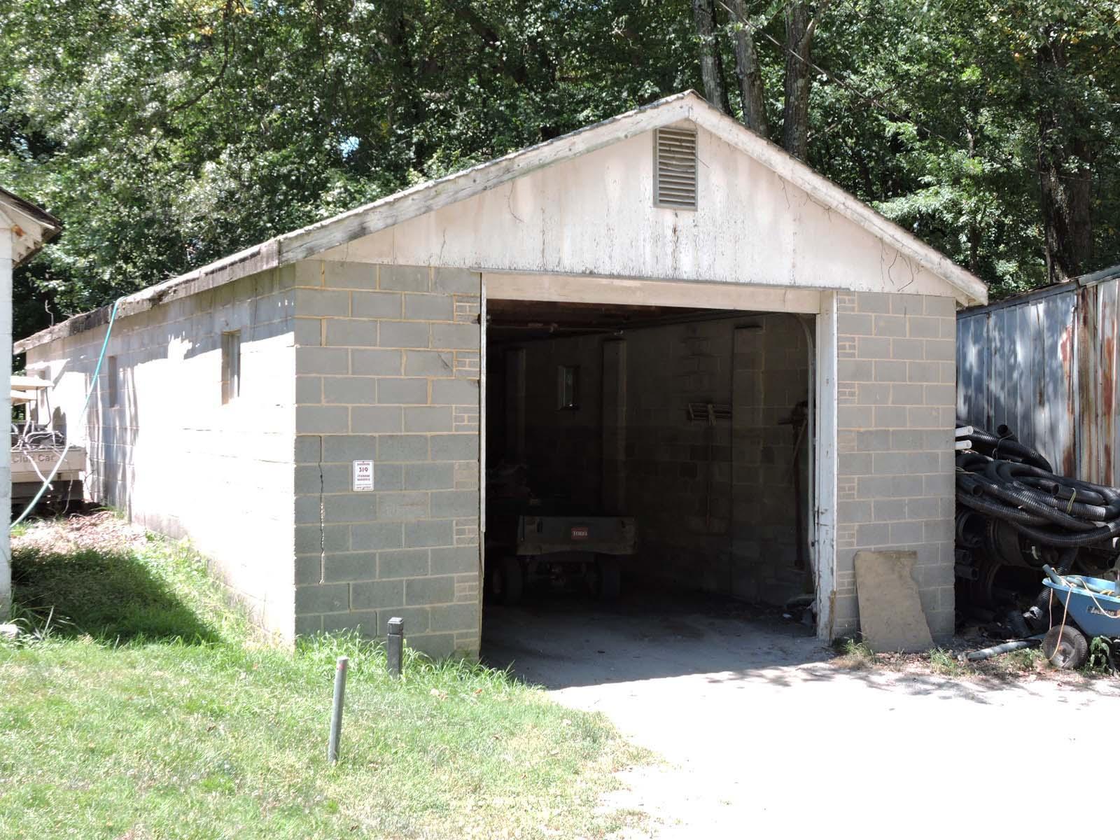 GOLF COURSE STORAGE BUILDING